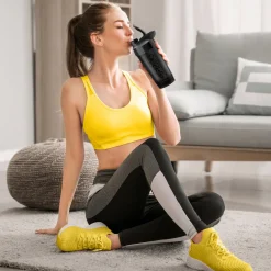 Shaker sportowy ULTRA do odżywek 700 ml