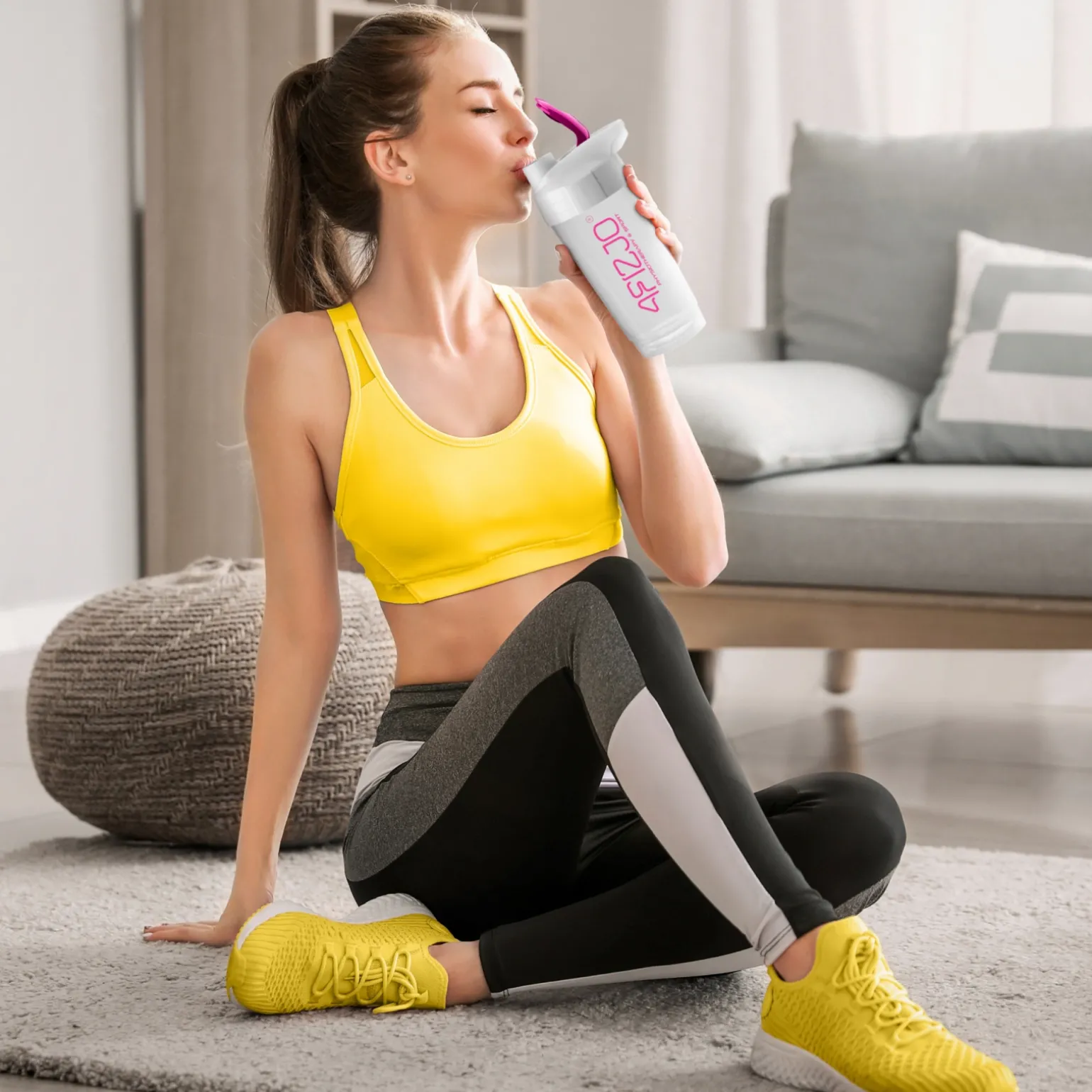 Shaker sportowy ULTRA do odżywek 700 ml